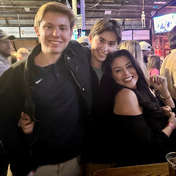 Meet your Posh Ambassador, Michelle - Picture 1 of 3